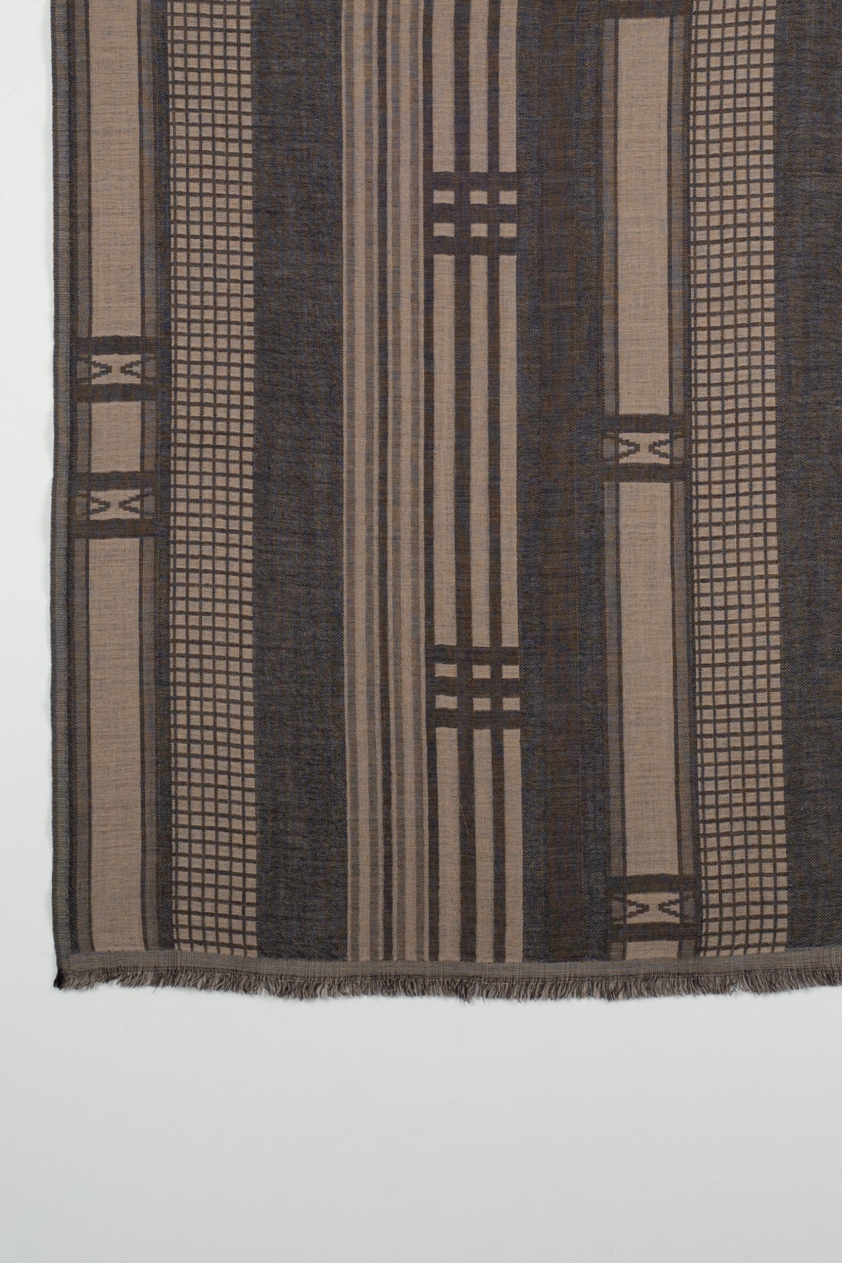 Checks & Stripes Abstract Fine Wool Jacquard Scarf – Black | SVEŽElife